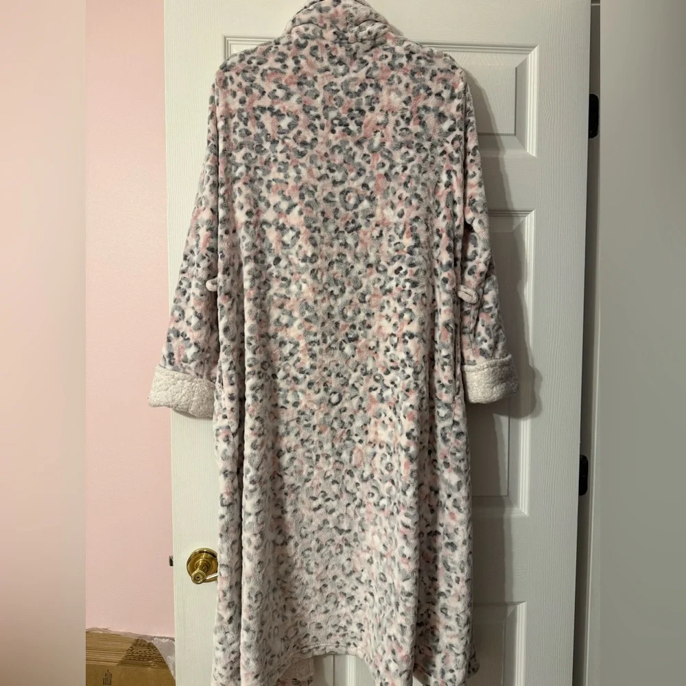 Leopard Print Fleece Robe - Picture 3 of 4
